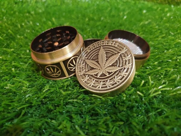 WhatsApp Image 2025-06-19 at 14.16.54_0ce6e201 Spice 1.6 Inch 4 Part Top and Side Engraved Metal Grinder